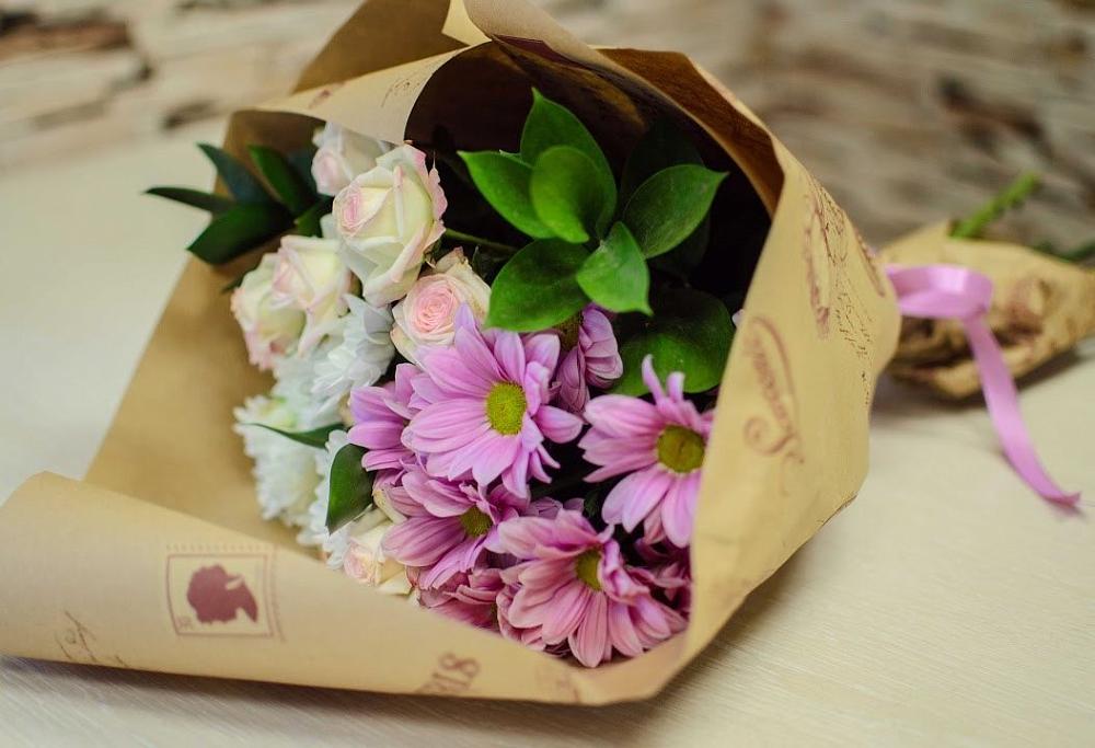 Букет цветов из: Розы и Хризантемы в Кунгуре