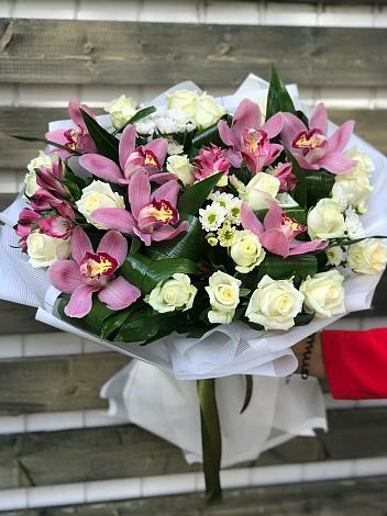 Букет цветов из: Розы и Хризантемы в Кунгуре