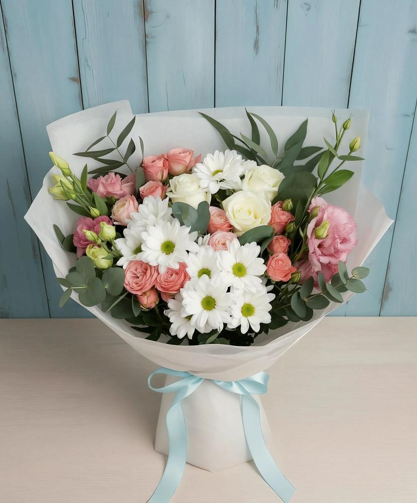 Букет цветов из: Розы, Лизиантусы и Хризантемы в Кунгуре