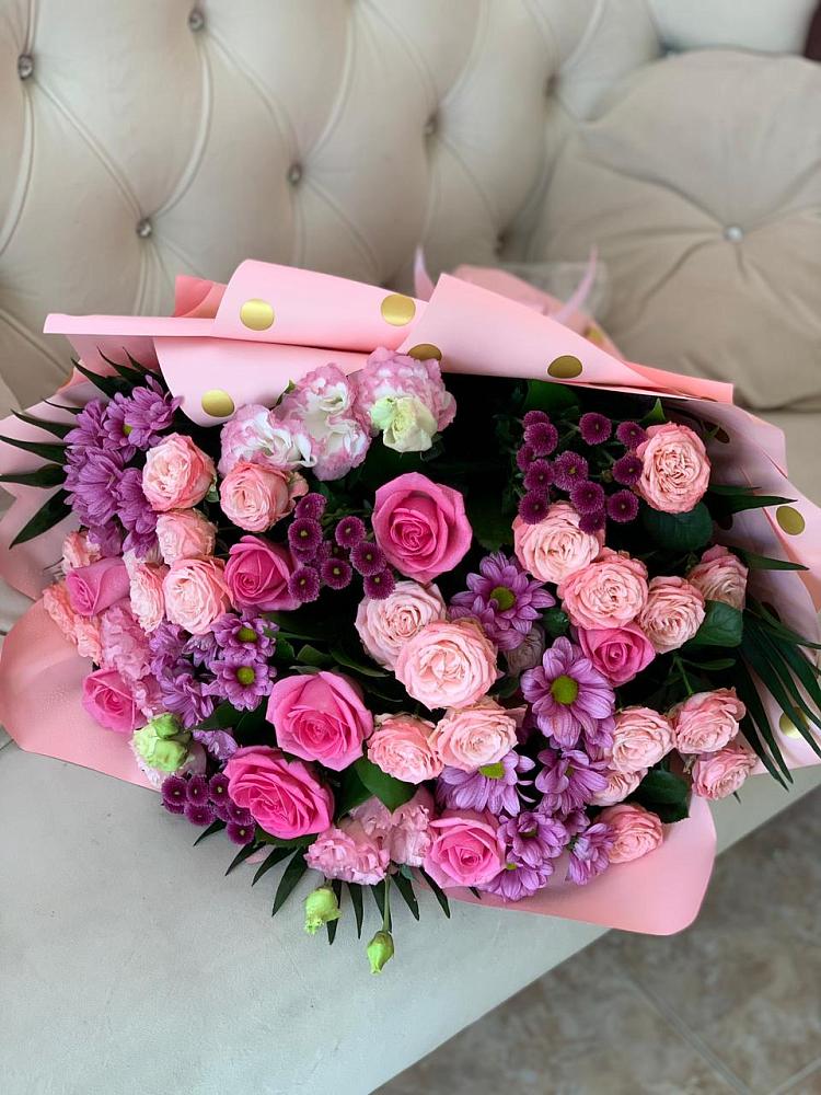 Букет цветов из: Хризантемы, Розы и Лизиантусы в Кунгуре