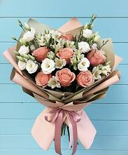 Букет цветов из:  Розы, Альстромерии и Лизиантусы в Кунгуре