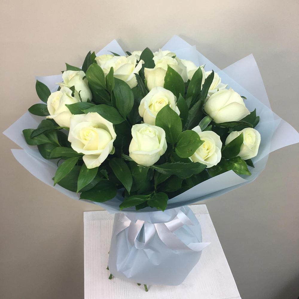 Букет 15 Белых роз Проуд в Кунгуре