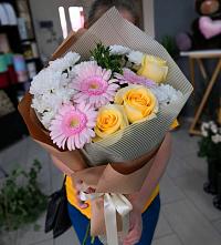 Букет цветов из:  Герберы, Розы и Хризантемы в Кунгуре