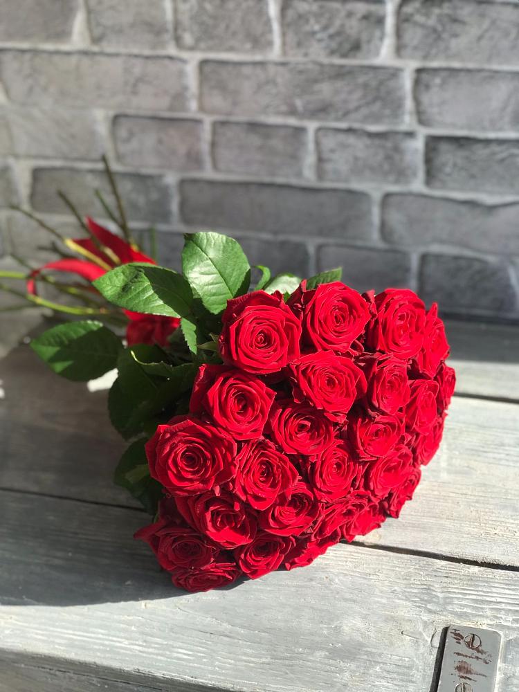Букет Красные розы Фридом в Кунгуре