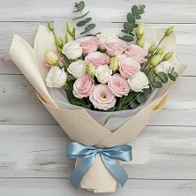 Букет цветов из:  Лизиантусы в Кунгуре