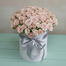 Цветочная композиция из Розы в шляпной коробке в Кунгуре