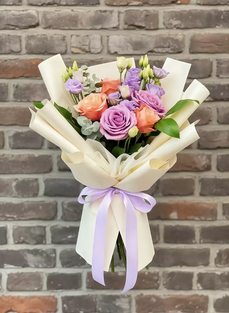 Букет цветов из: Лизиантусы и Розы в Кунгуре