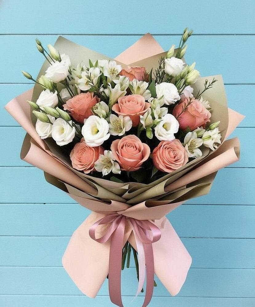Букет цветов из: Розы, Альстромерии и Лизиантусы в Кунгуре