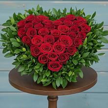 Цветочная композиция из Розы в виде сердца в Кунгуре