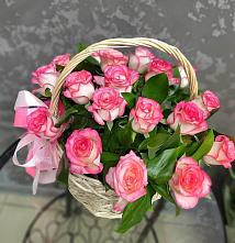 Цветочная композиция из Розы в корзине в Кунгуре