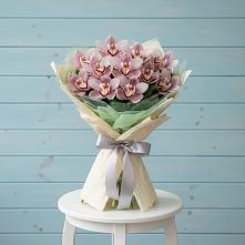 Букет цветов из:  Орхидеи и Розы в Кунгуре