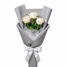 Букет 3 белые розы в Кунгуре