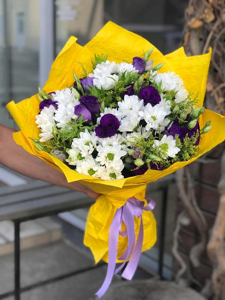 Букет цветов из: Ирисы, Хризантемы и Ромашки в Кунгуре