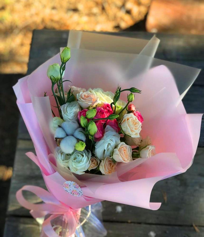 Букет цветов из: Розы и Лизиантусы в Кунгуре