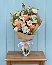 Букет цветов из:  Альстромерии, Лизиантусы, Розы и Хризантемы #REPLACE_PRED# Кунгуре