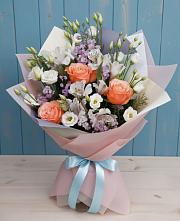 Букет цветов из:  Лизиантусы, Розы, Альстромерии и Гипсофила в Кунгуре