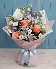 Букет цветов из:  Лизиантусы, Розы, Альстромерии и Гипсофила в Кунгуре