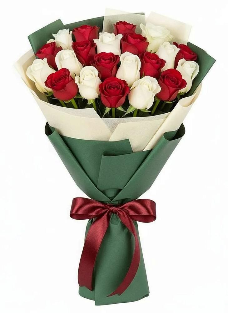 Букет Микс из красных и белых роз в Кунгуре