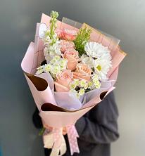 Букет цветов из:  Хризантемы и Розы в Кунгуре