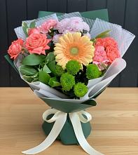 Букет цветов из:  Гвоздики, Розы, Герберы и Хризантемы в Кунгуре