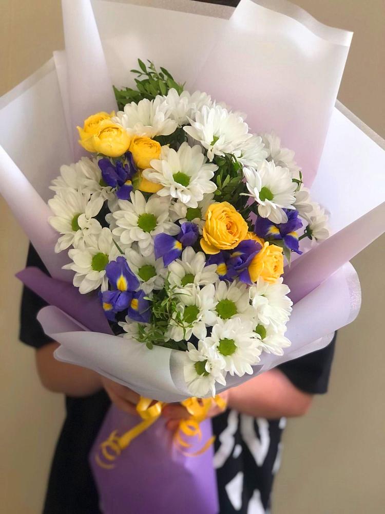 Букет цветов из: Ирисы, Хризантемы и Розы в Кунгуре