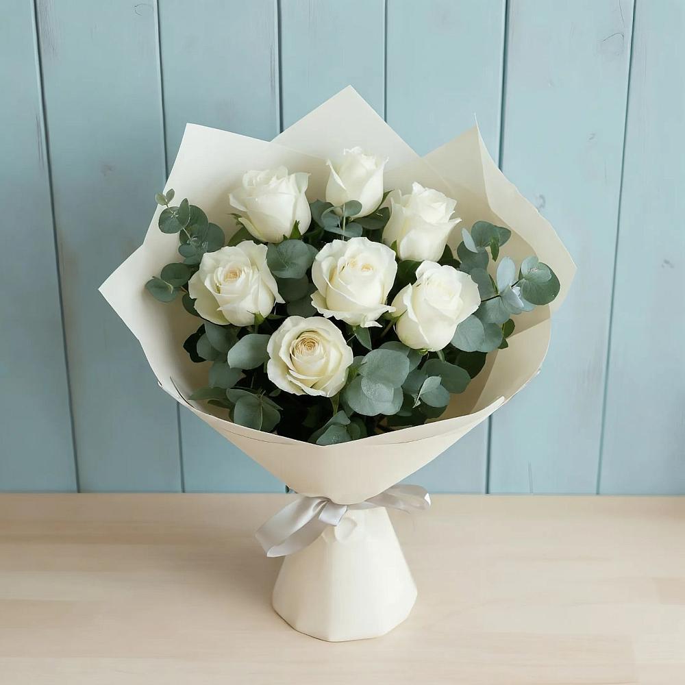 Букет Белые розы в Эвкалипте в Кунгуре