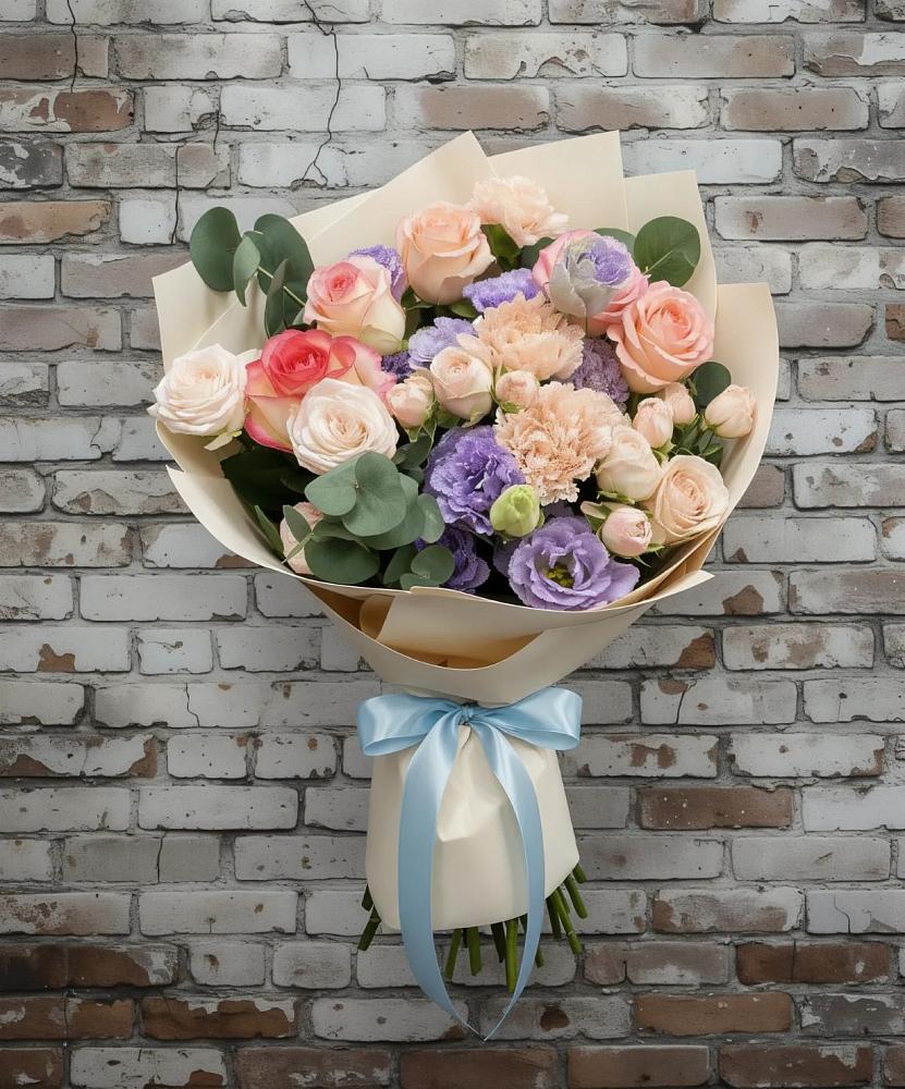 Букет цветов из: Розы, Лизиантусы и Гвоздики в Кунгуре