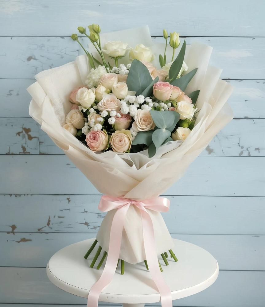 Букет цветов из: Розы и Лизиантусы в Кунгуре