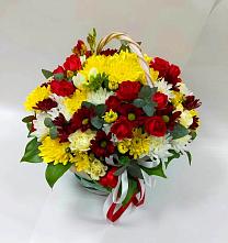 Цветочная композиция из Хризантемы и Розы в корзине в Кунгуре