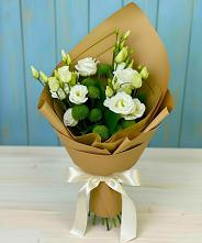 Букет цветов из:  Хризантемы и Лизиантусы в Кунгуре