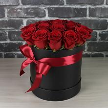 Цветочная композиция из Розы в шляпной коробке в Кунгуре