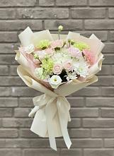 Букет цветов из:  Гвоздики, Розы, Лизиантусы и Хризантемы в Кунгуре