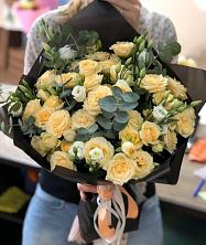 Букет птица счастья в Кунгуре Букет цветов из: Розы и Лизиантусы в Кунгуре
