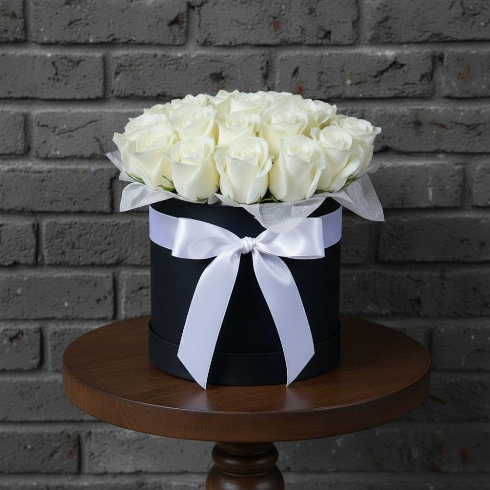 Цветочная композиция из Розы в шляпной коробке в Кунгуре