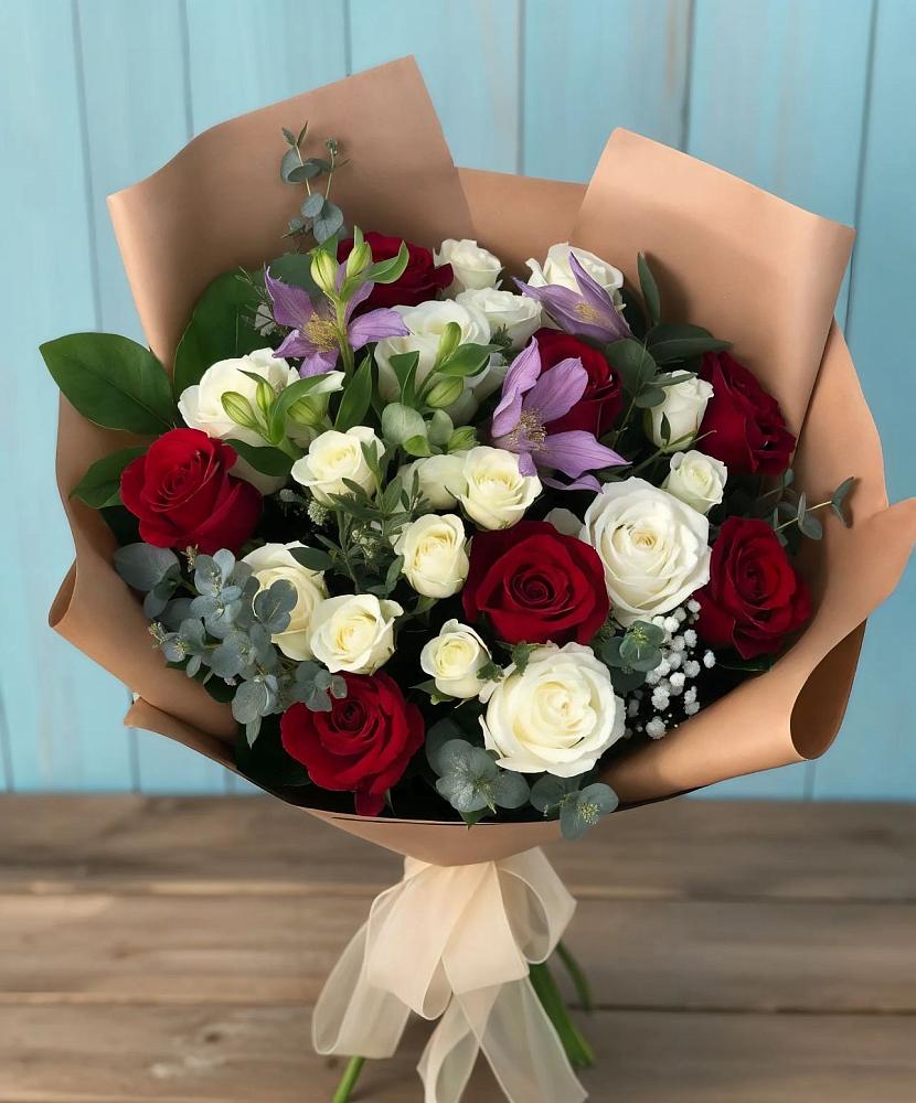 Букет цветов из: Розы и Альстромерии в Кунгуре