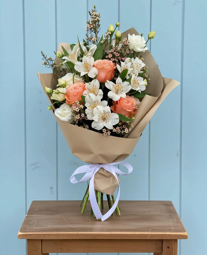 Букет цветов из: Альстромерии, Лизиантусы, Розы и Хризантемы в Кунгуре