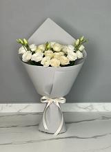 Букет цветов из:  Розы и Лизиантусы в Кунгуре